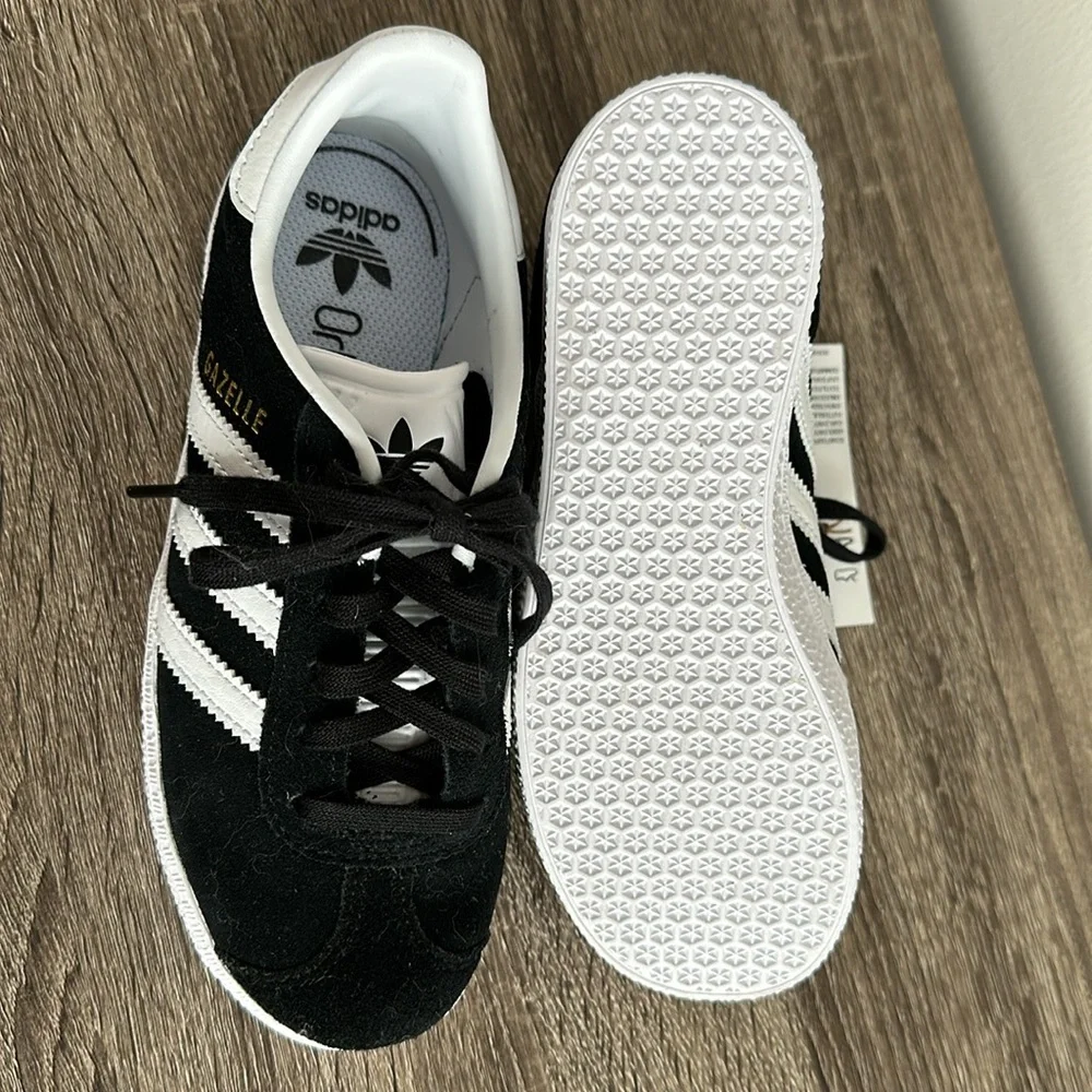 Kid’s Adidas OG Gazelle Grade School Sneaker Size 1 in Black and White